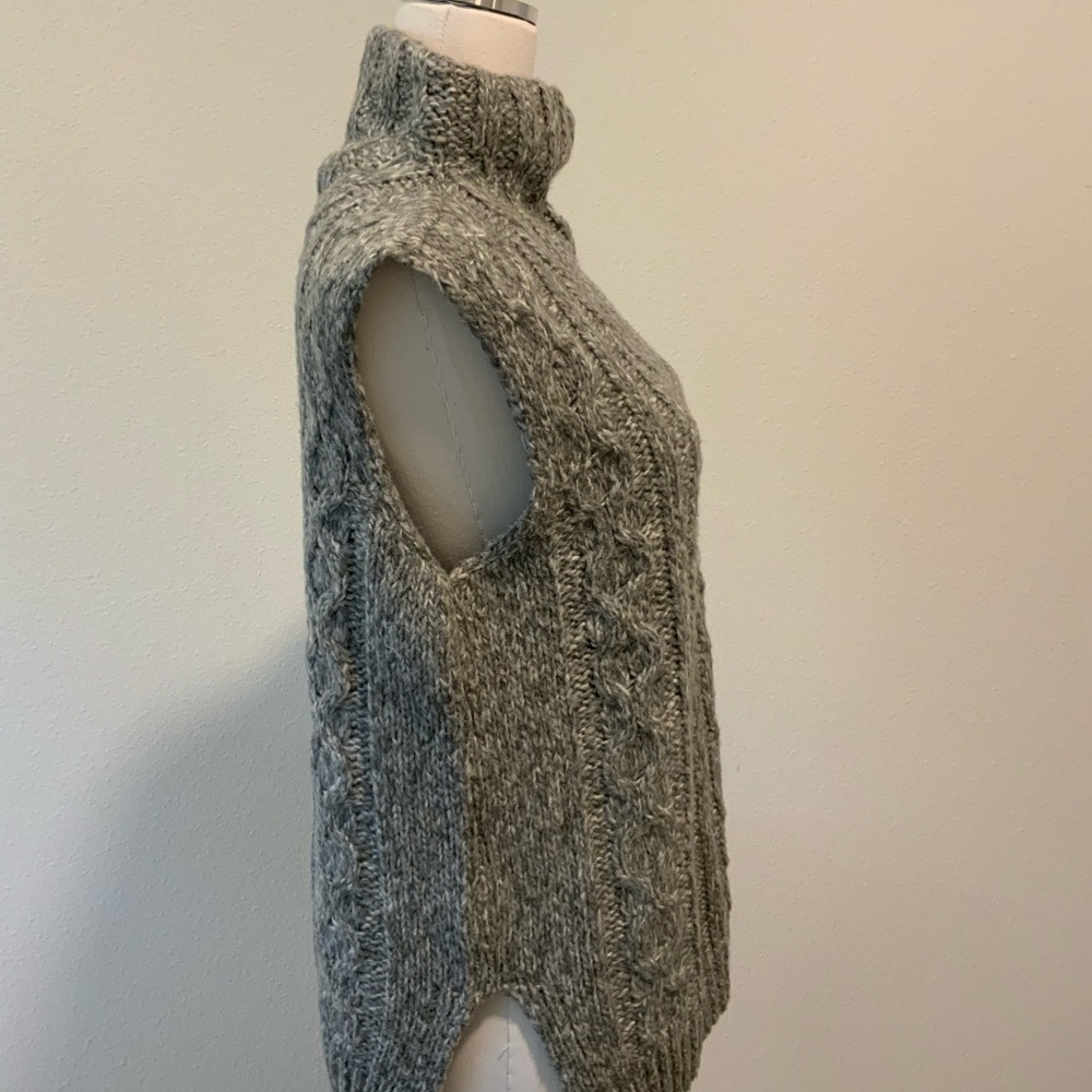 Topshop Sweater Vest - knitted crew cable vest - Grey - Picture 2 of 3
